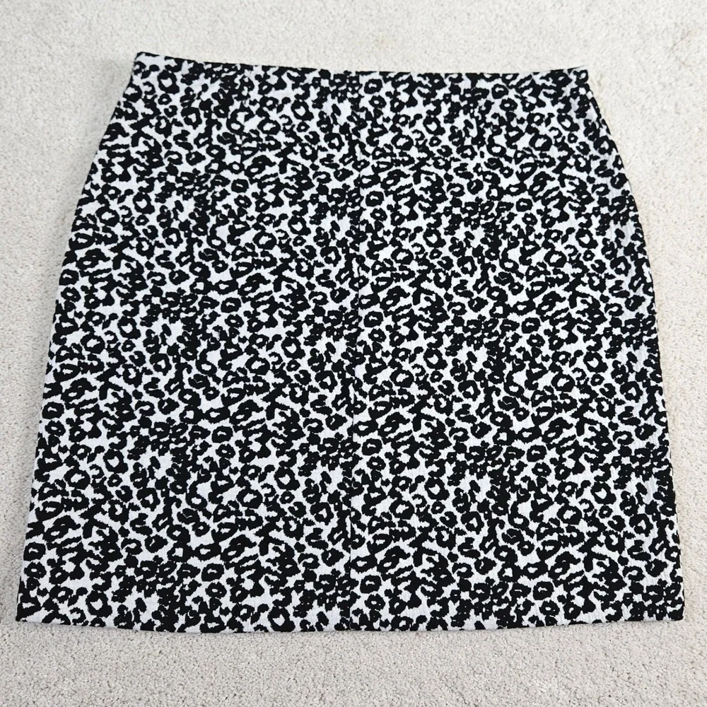NWT's Women's Express Black White Animal Print Mini Skirt Classic Stretch Size M